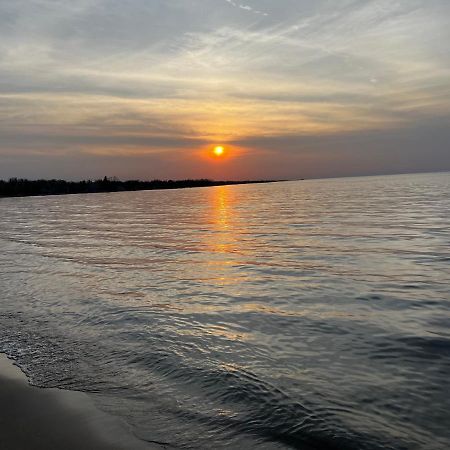 Wasaga Motel Inn Wasaga Beach Buitenkant foto